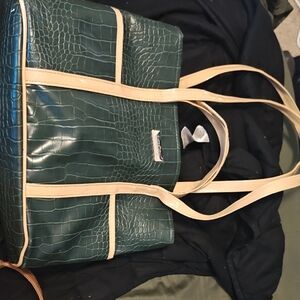 Elegant Green Crocodile-Embossed Tote Bag
